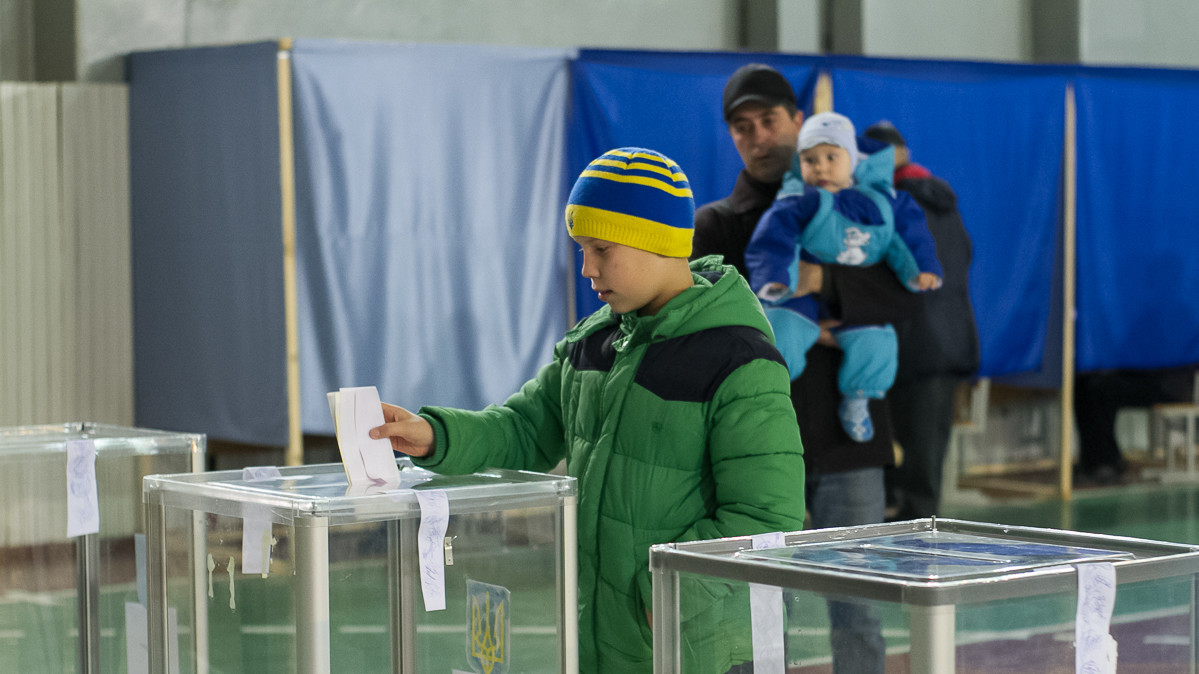 Більшість українців – за демократію