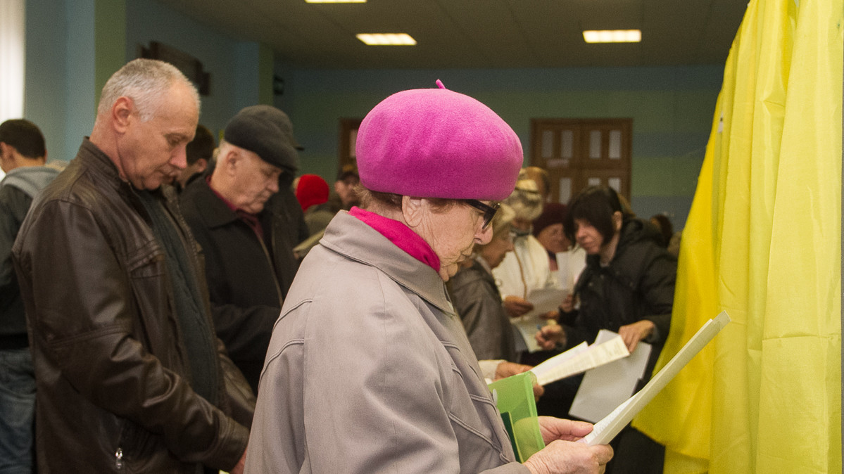 Українці обрали до облрад лише 15% жінок, віддавши перевагу чоловікам