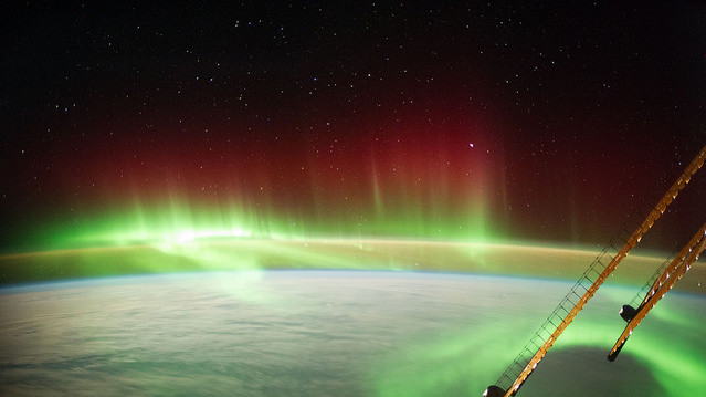 Северное сияние снято 40 экспедицией 15 июля 2014