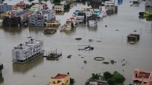 Вода в деяких місцях досягла рівня 1,5-2 м.