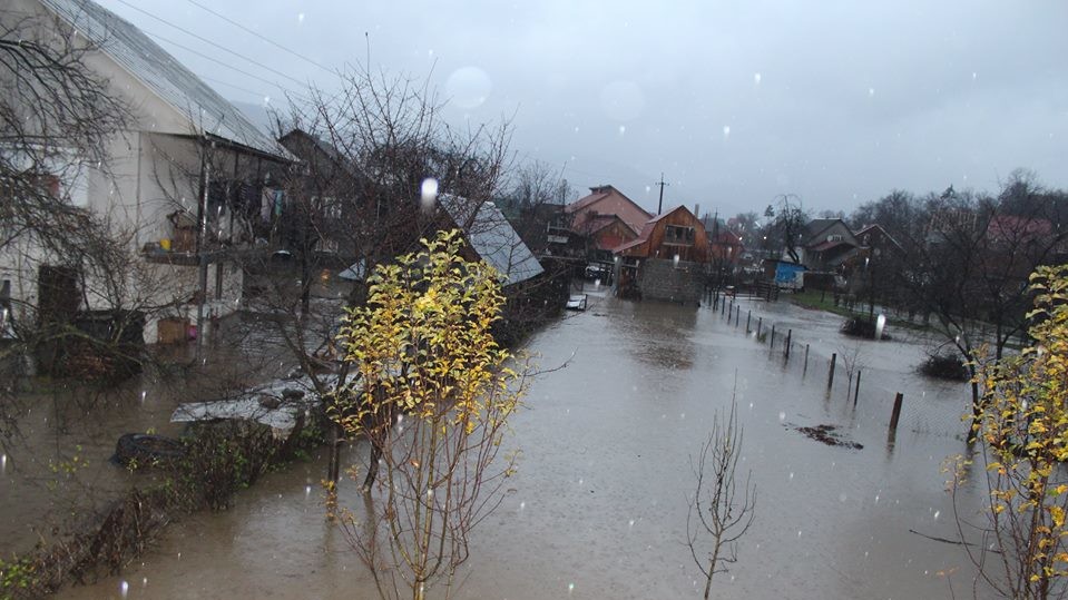 За прогнозами, велика вода покине Закарпатську область через три дні