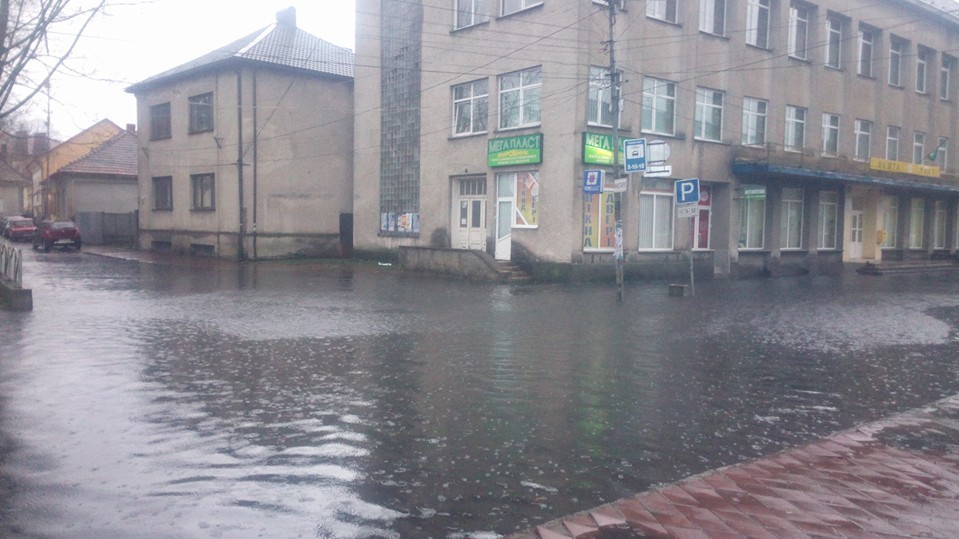 По прогнозам, большая вода покинет Закарпатскую область через три дня