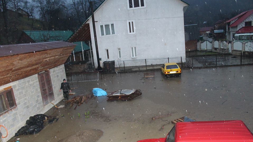По прогнозам, большая вода покинет Закарпатскую область через три дня