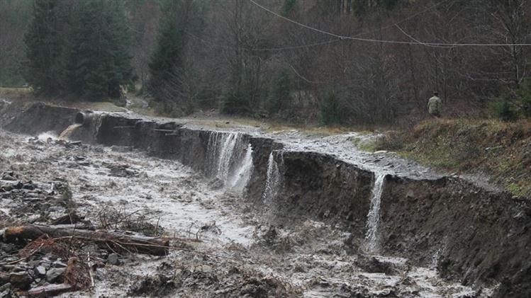 По прогнозам, большая вода покинет Закарпатскую область через три дня