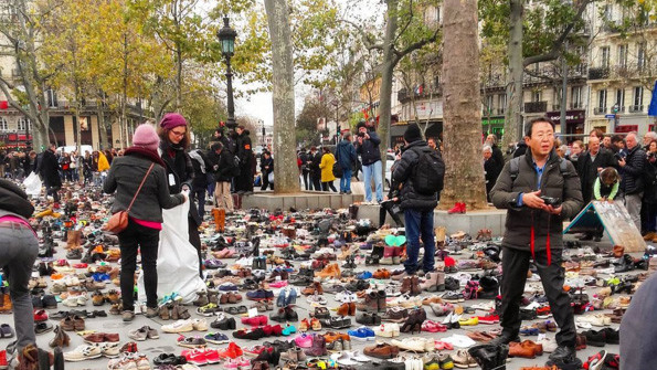 На площі Республіки можна побачити різну взуття