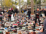На площі Республіки можна побачити різну взуття