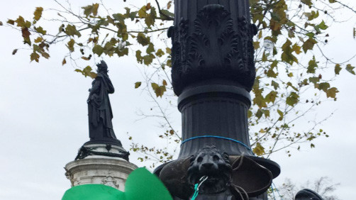 На площі Республіки можна побачити різну взуття