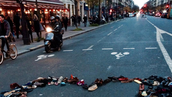 На площі Республіки можна побачити різну взуття