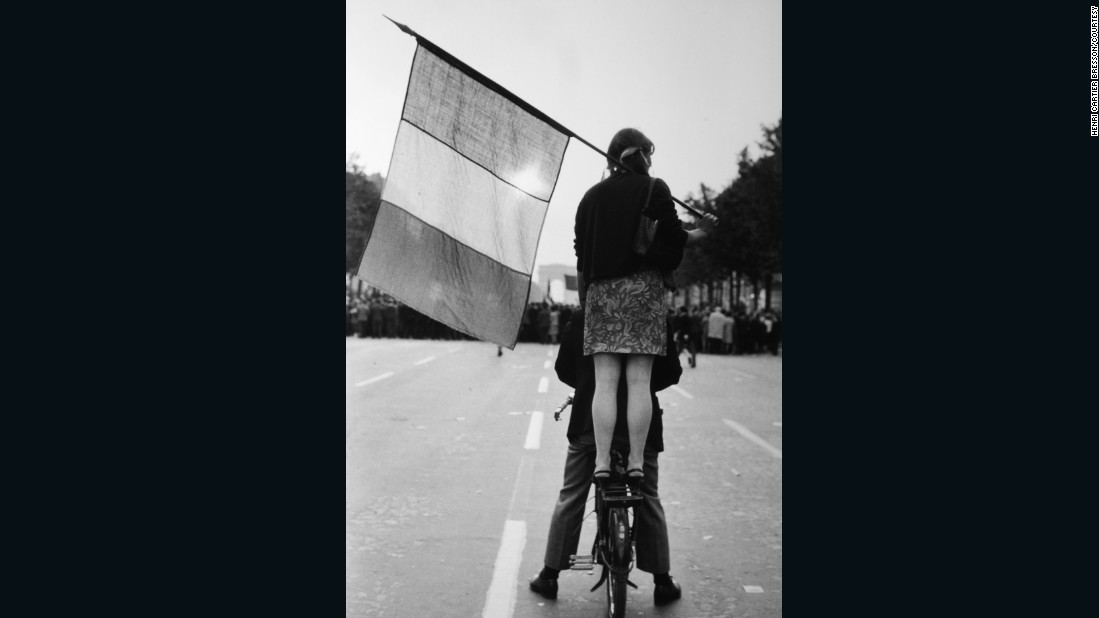 Автор Henri Cartier-Bresson. Єлисейські поля, 1968 р.