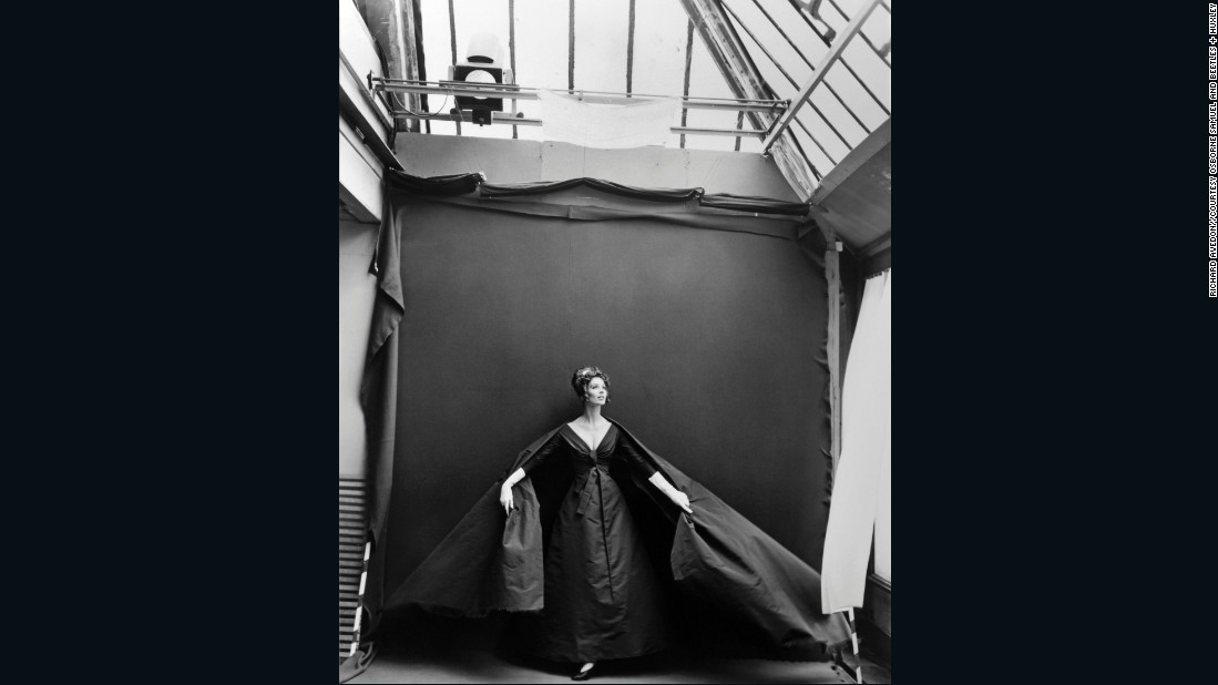 Автор Richard Avedon. Сьюзі Паркер у вечірній сукні від Dior