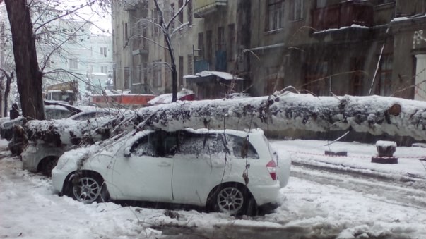 Последствия снегопада в Харькове