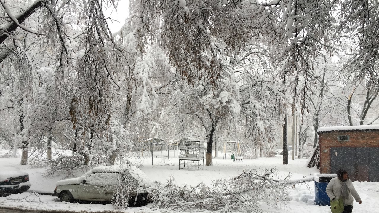 Последствия снегопада в Харькове