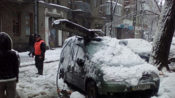 Последствия снегопада в Харькове