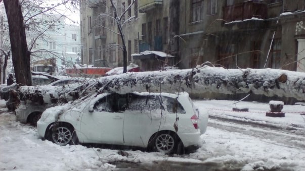 Последствия снегопада в Харькове