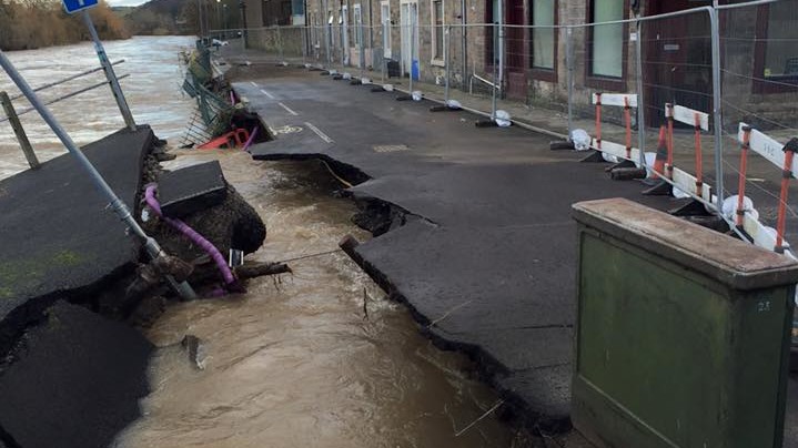 Последствия шторма в Англии