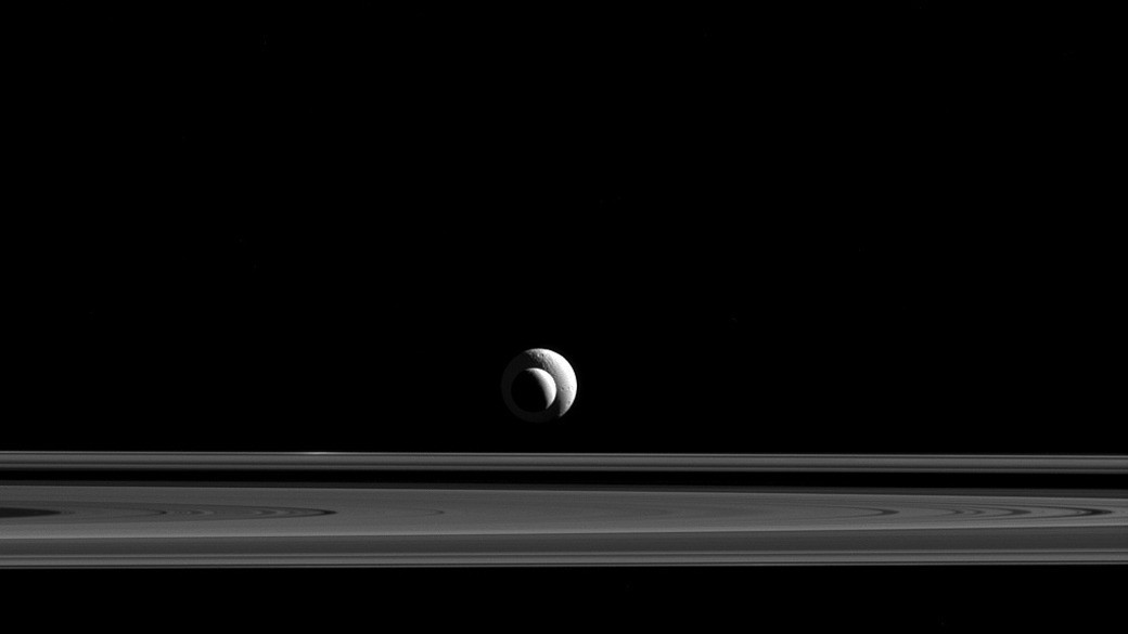 Енцелад і Тефи - супутники Сатурна