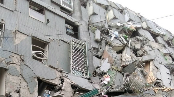 Тих, хто вижив, продовжують знаходити через 2 дні після землетрусу