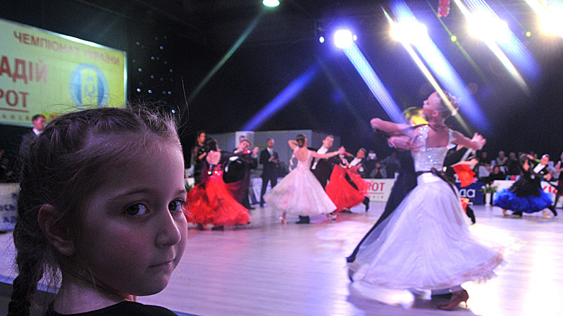 На паркете выступали танцоры разных возрастов