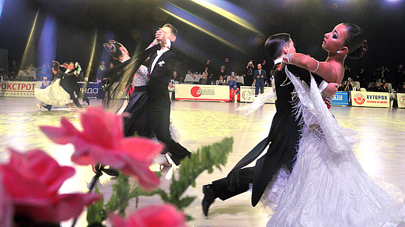 На паркете выступали танцоры разных возрастов