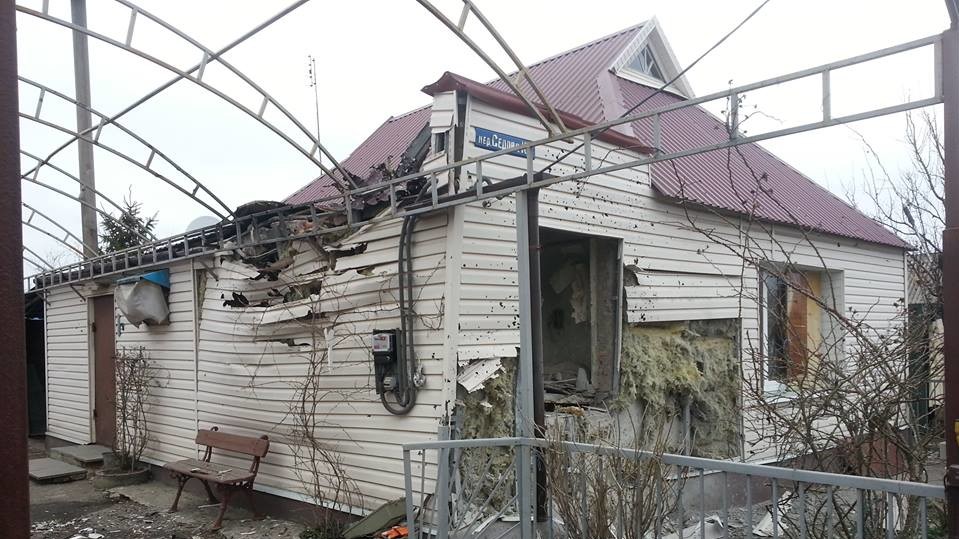 Авдіївку знову обстріляли