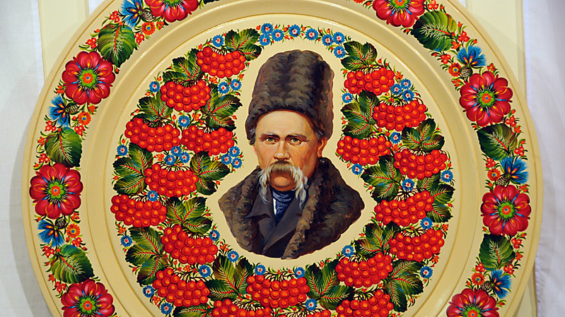 На виставці "Петриківський рушник" є експонати з приватних колекцій