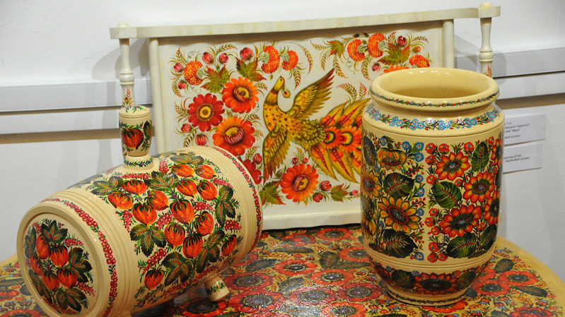 На виставці "Петриківський рушник" є експонати з приватних колекцій