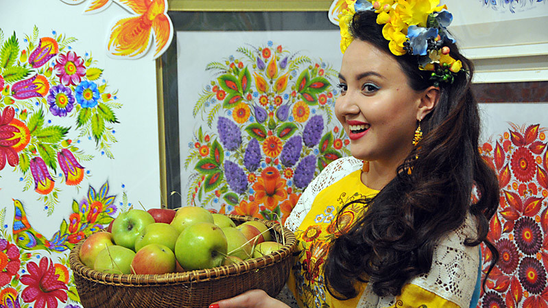 На виставці "Петриківський рушник" є експонати з приватних колекцій