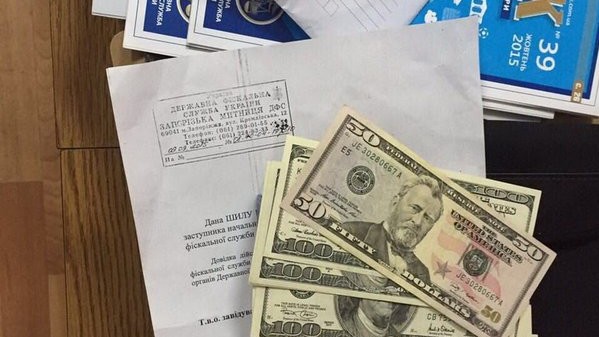 Руководство запорожской таможни попалось на получении взятки