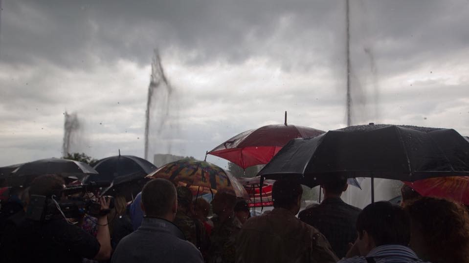 Запуск фонтанов на Русановском канале в Киеве