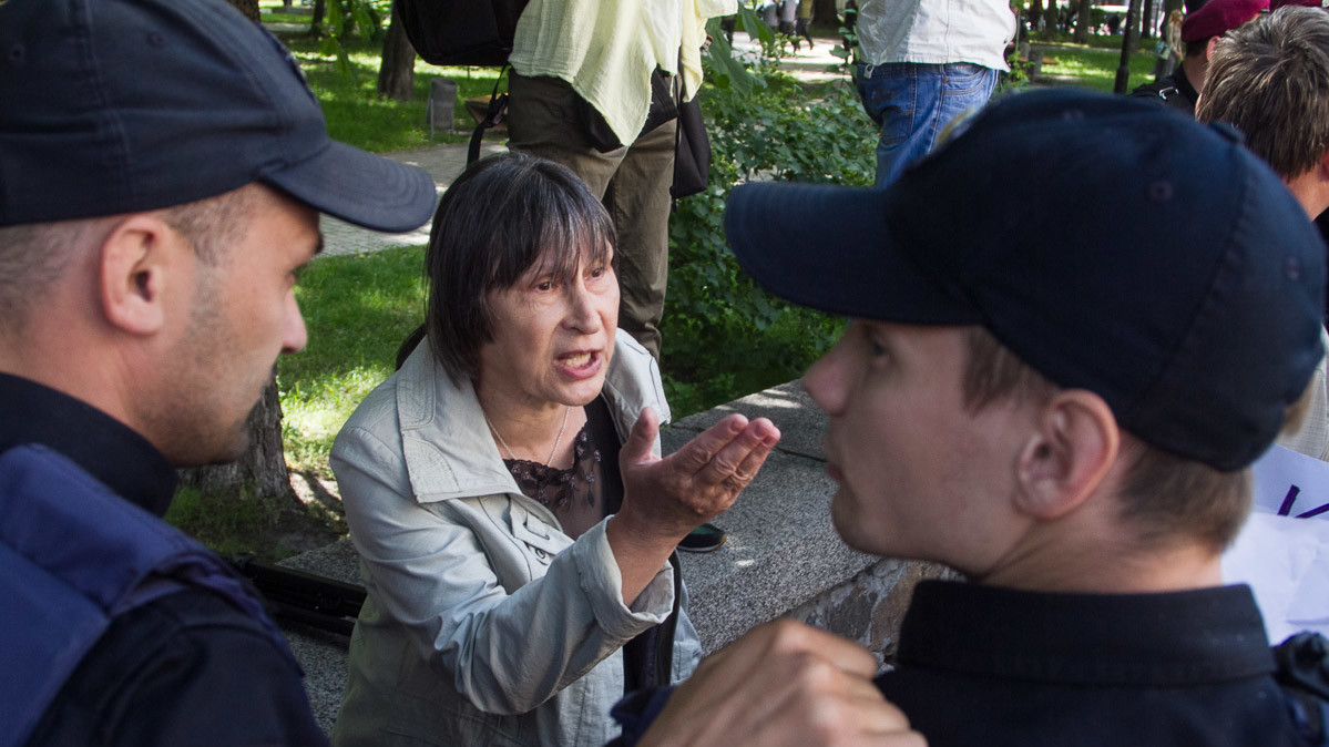 Полицейские пресекали провокации со стороны противников "Марша равенства"