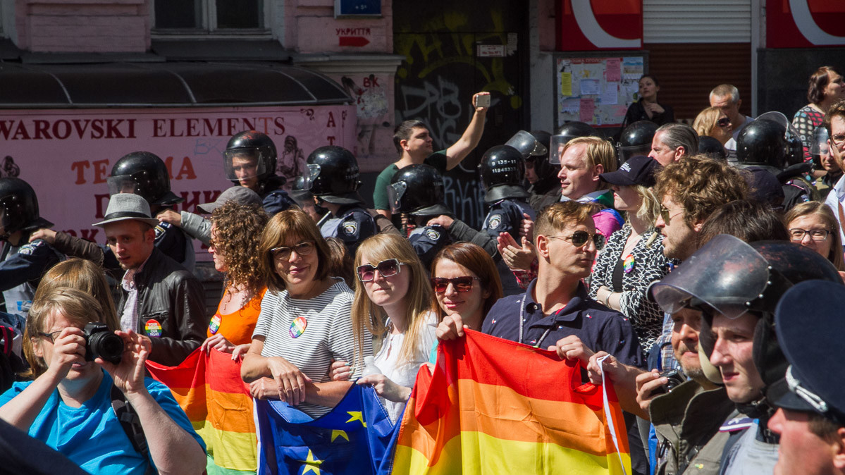 На "Марш равенства" пришли более тысячи человек