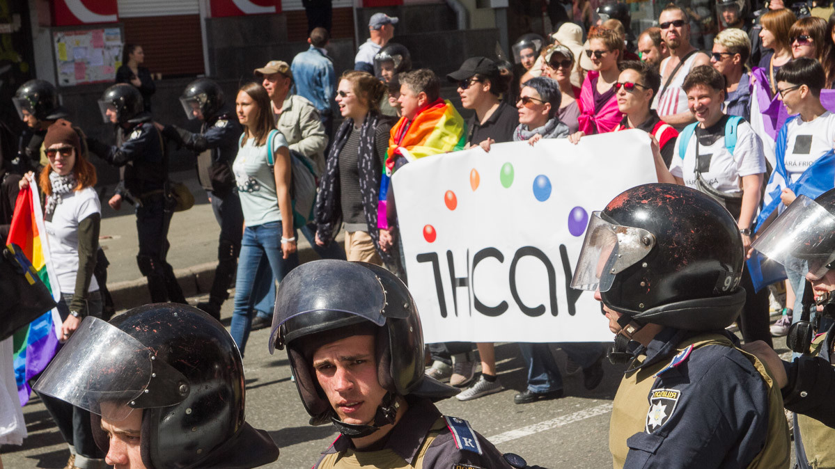 На "Марш равенства" пришли более тысячи человек