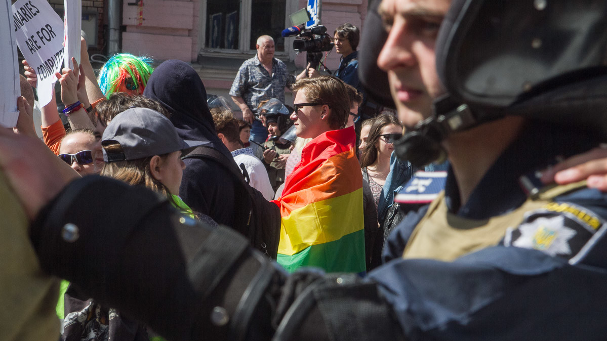 На "Марш равенства" пришли более тысячи человек