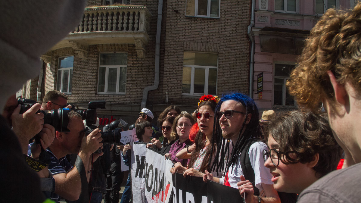 На "Марш равенства" пришли более тысячи человек