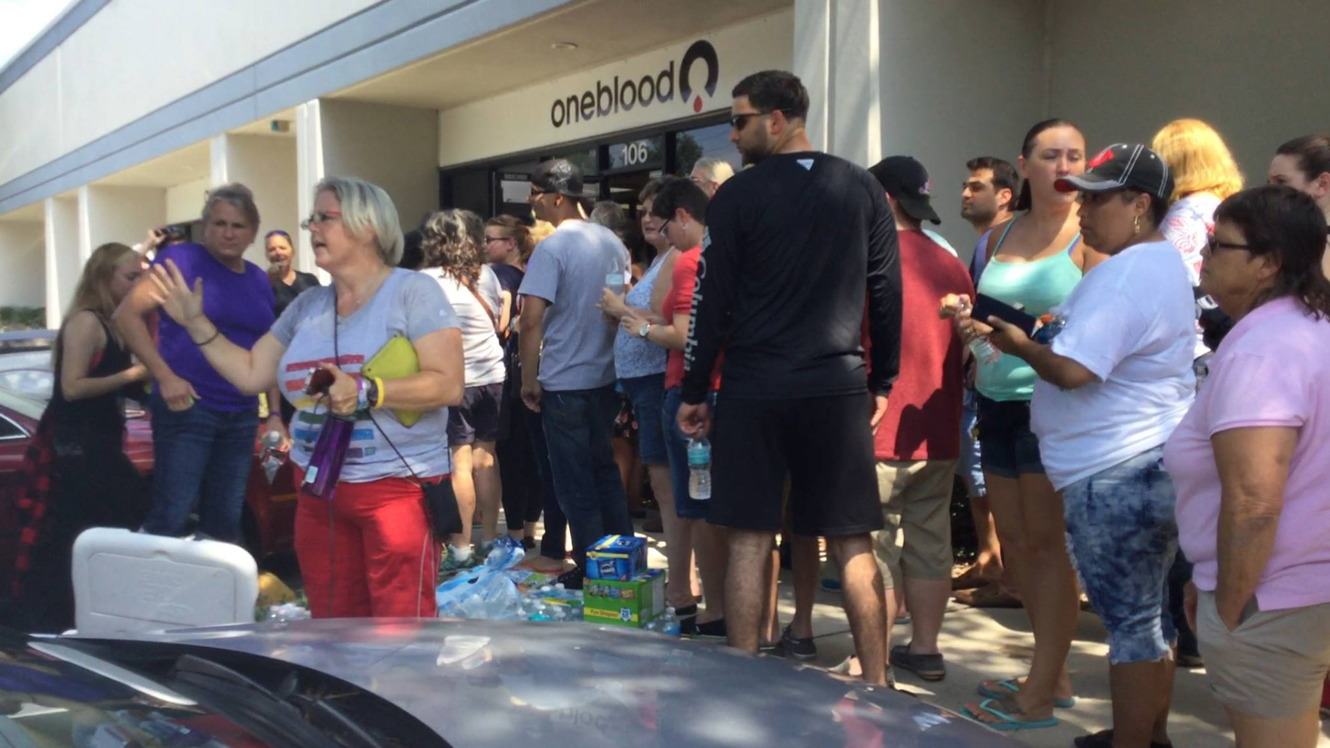 Очередь у банка крови в Орландо