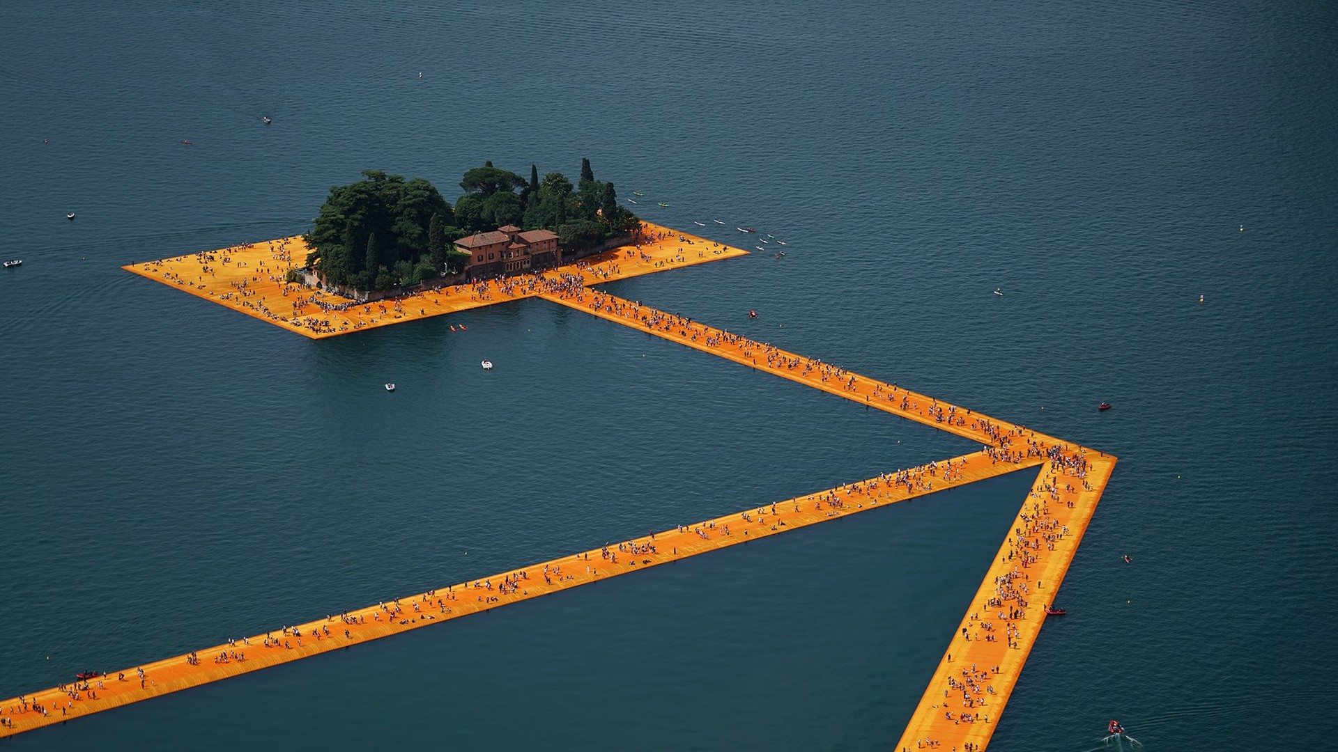 "Плавучі пірси" на озері Ізео