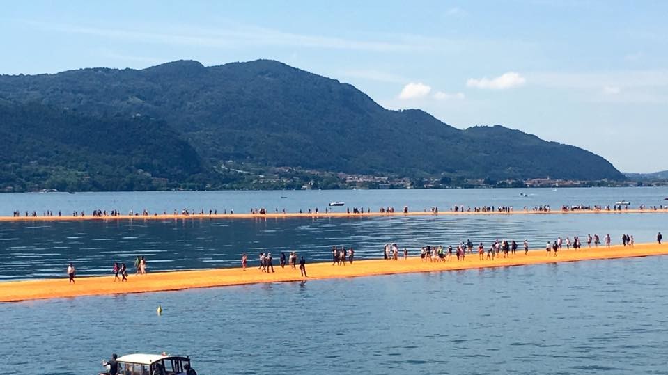 "Плавучі пірси" на озері Ізео