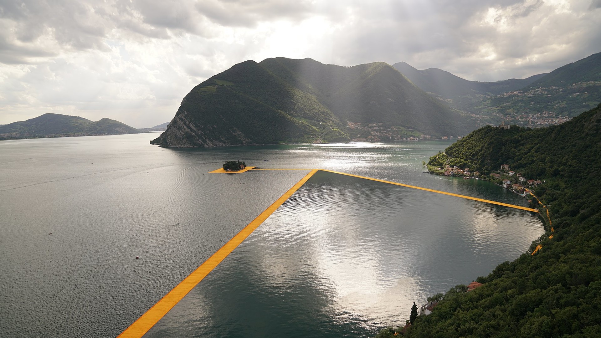 "Плавучі пірси" на озері Ізео