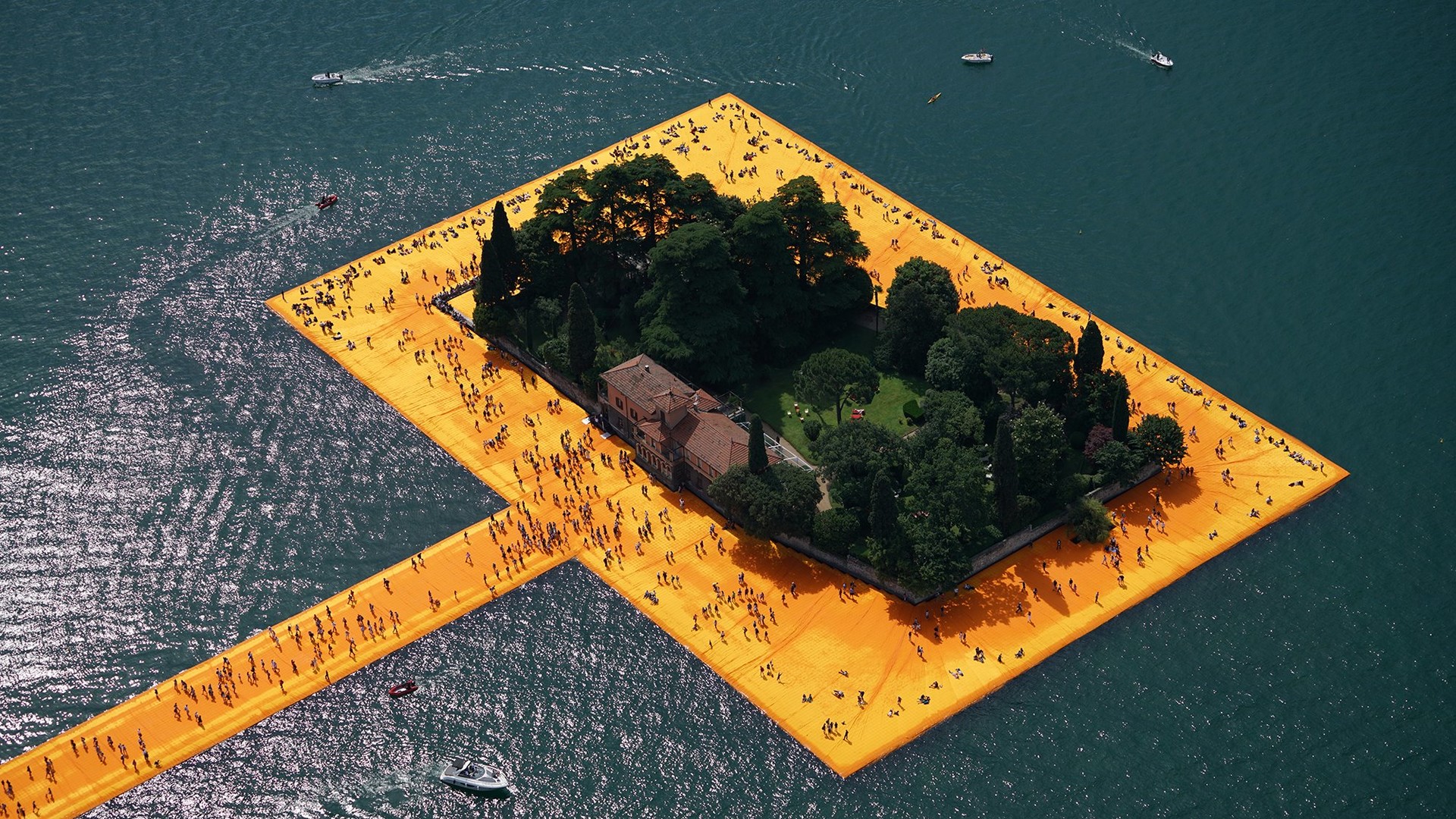 "Плавучі пірси" на озері Ізео