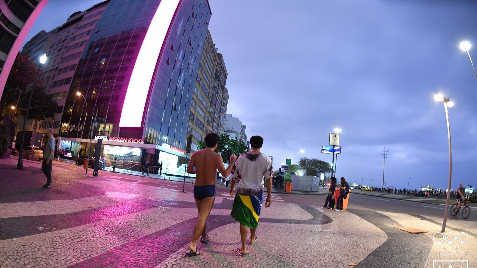 У Ріо-де-Жанейро життя кипить на набережній Копакабана