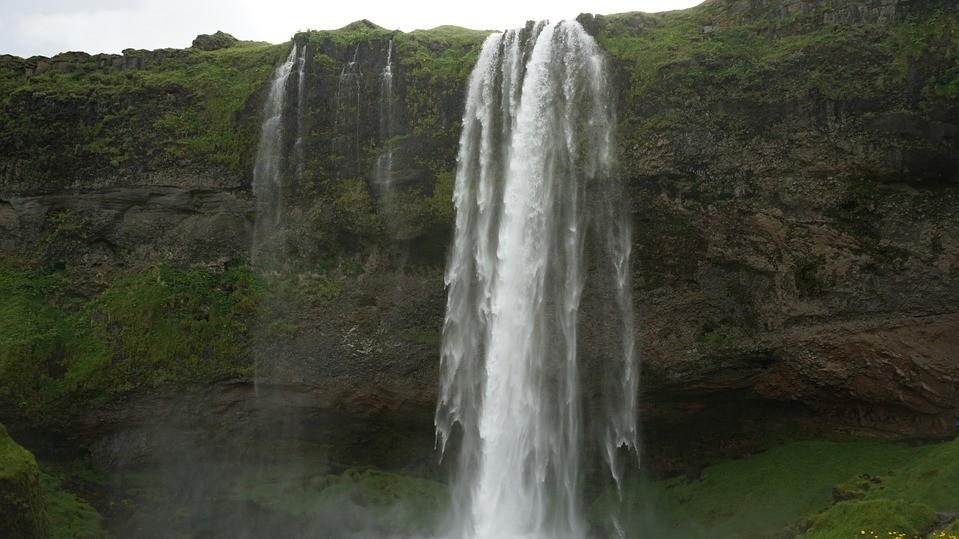 Водопад Сельяландсфосс в Исландии