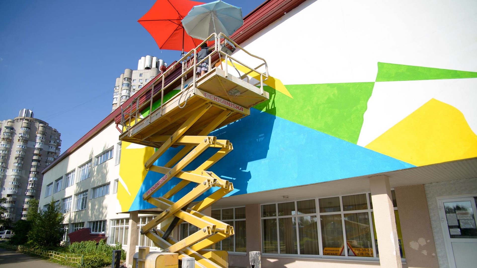 Новий мурал у Києві знаходиться за адресою Оболонський проспект, 2-Б