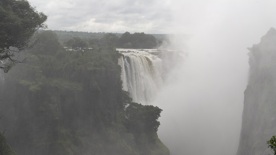 Водоспад Вікторія " в Зімбабве і Замбії