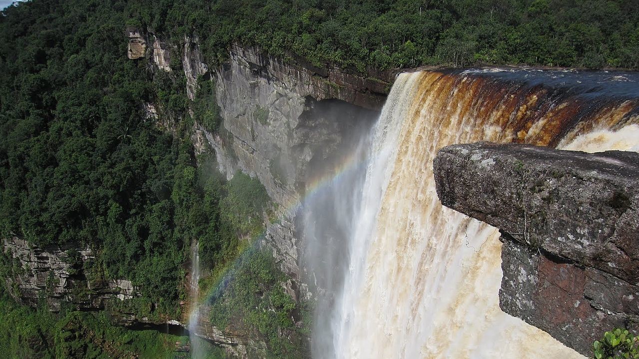 Водоспад Кайетур в Гайані