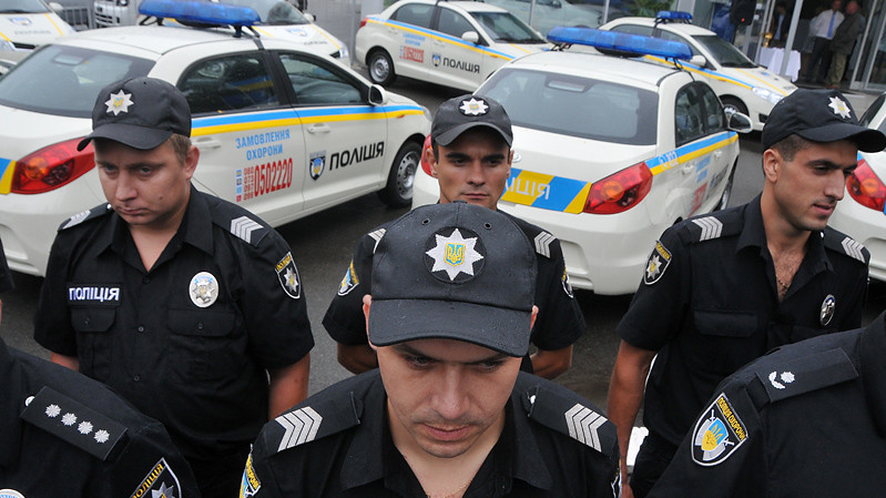 Поліцейські пропустили техніку забудовника на скандальне будівництво СБУ