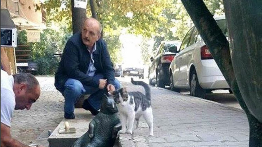 Памятник Томбили