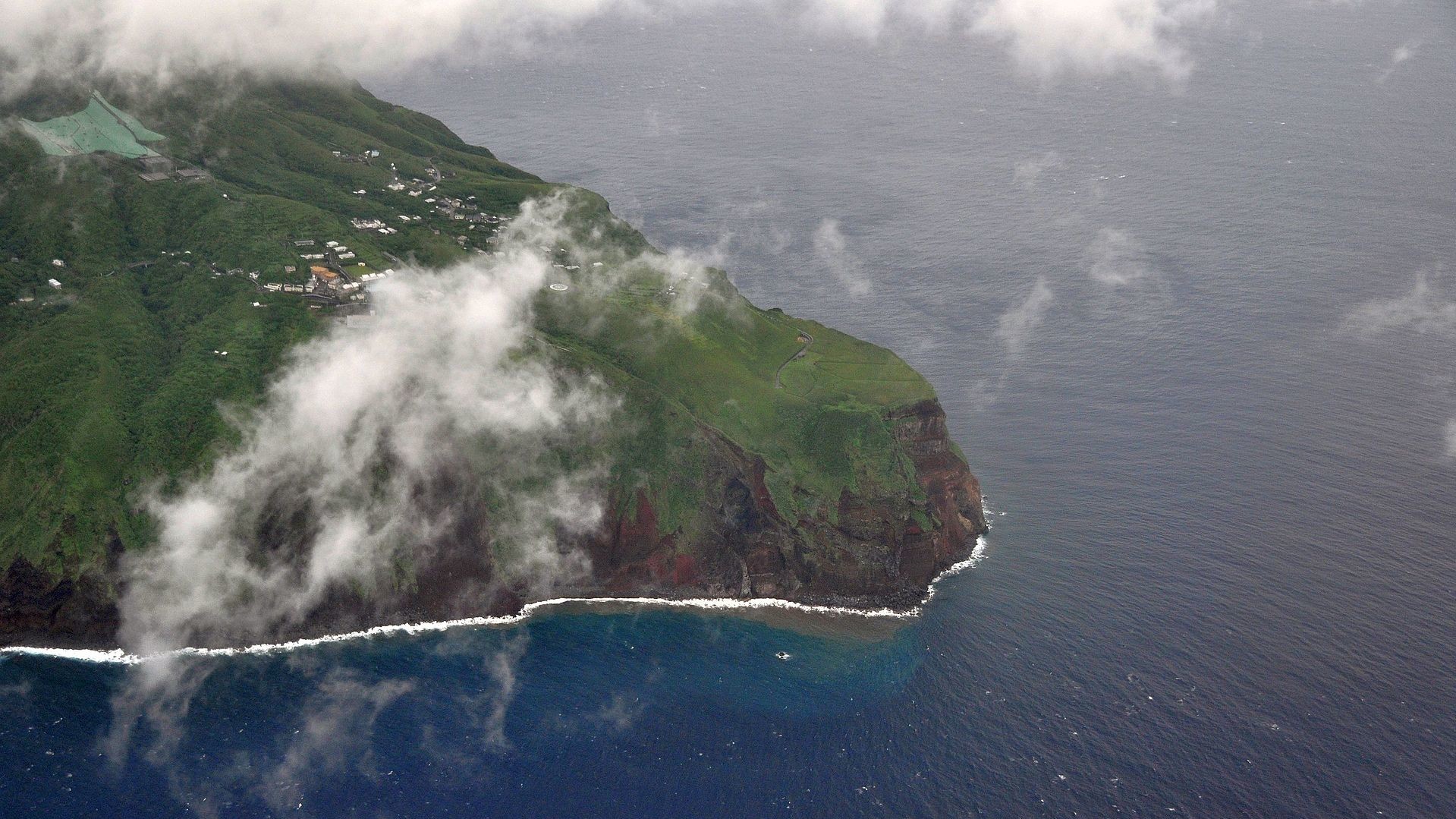 9. Острів-вулкан Агоашима в Японії