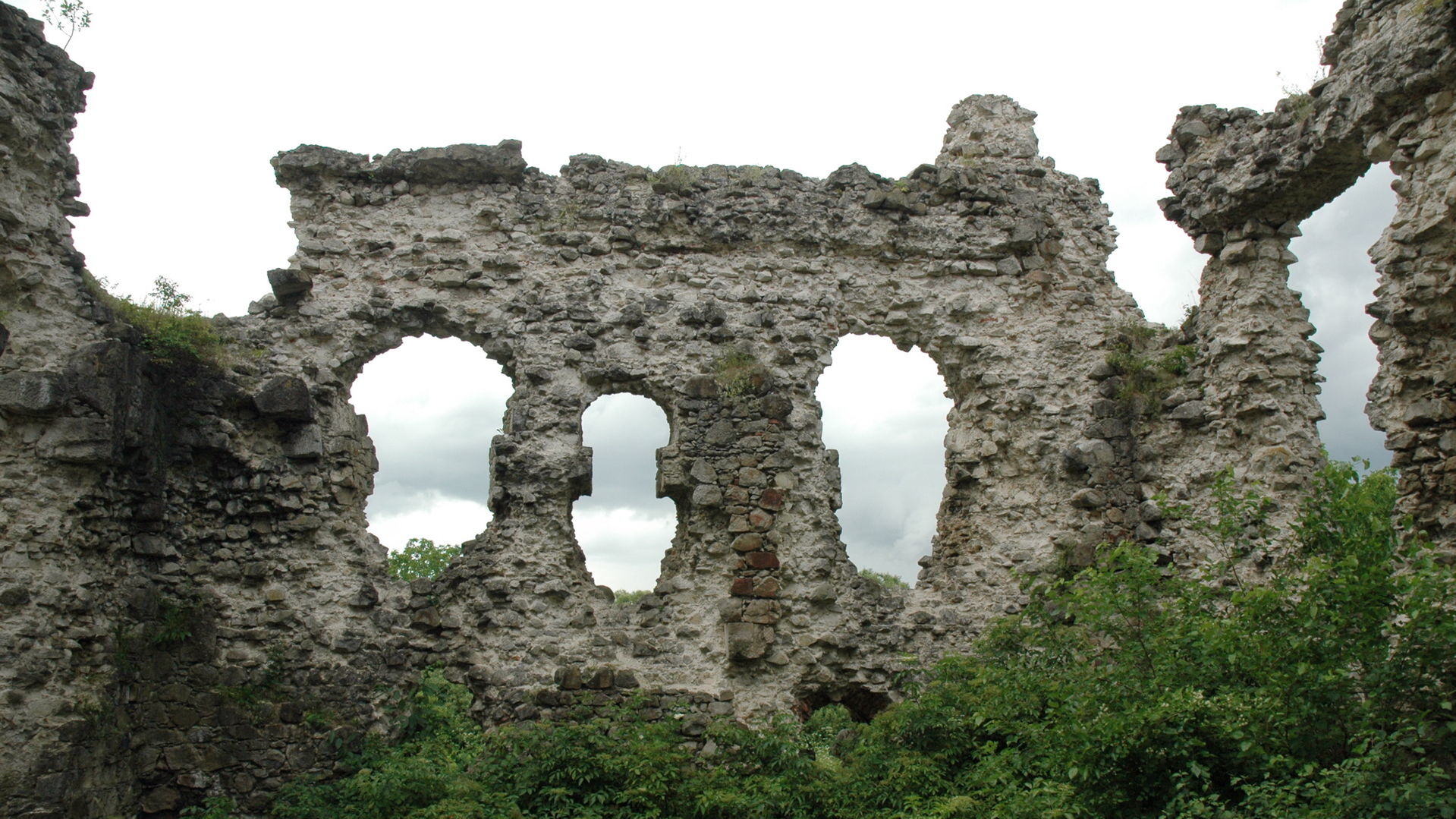 5. Середнянський замок