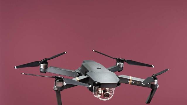 Самый маленький из общедоступных дронов - Dji Mavic Pro