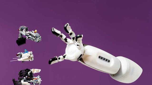 Протез руки, созданный для детей